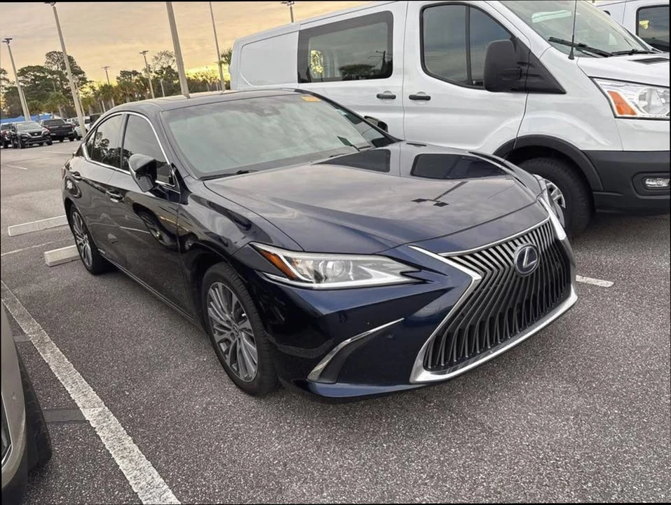 2021 Lexus ES 7th Gen - Image 2 of 4