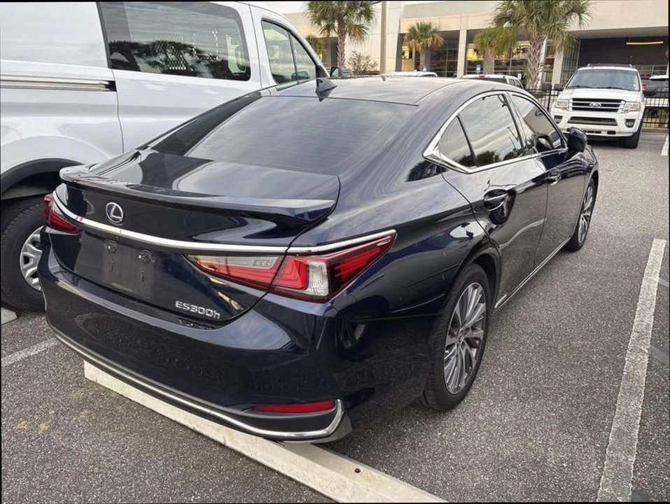2021 Lexus ES 7th Gen - Image 3 of 4