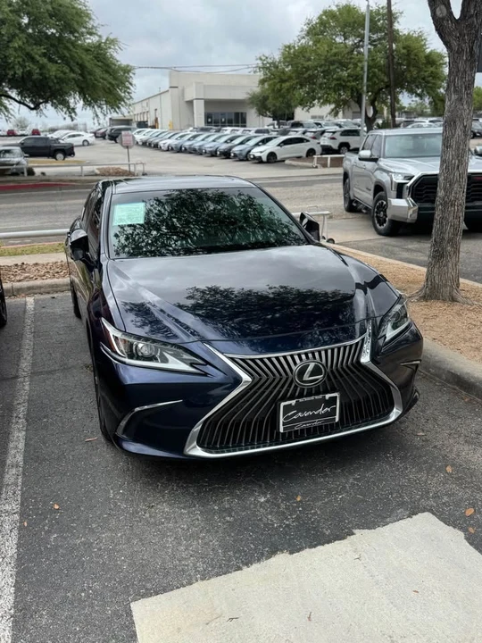 2021 Lexus ES 7th Gen - Image 2 of 5