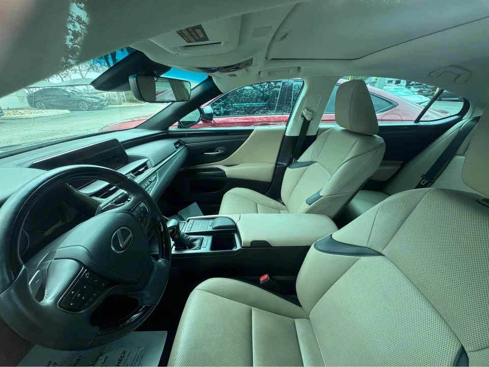 2021 Lexus ES 7th Gen - Image 4 of 5