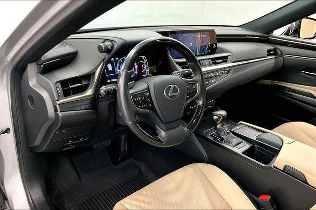2021 Lexus ES 7th Gen - Image 14 of 18