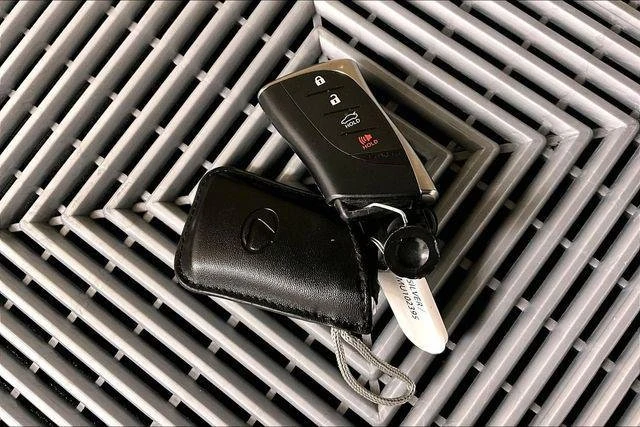 2021 Lexus ES 7th Gen - Image 9 of 18