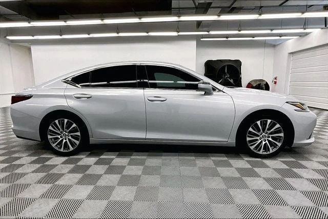 2021 Lexus ES 7th Gen - Image 13 of 18