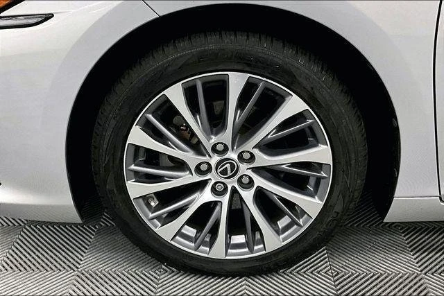 2021 Lexus ES 7th Gen - Image 8 of 18