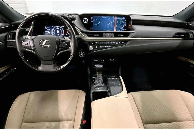 2021 Lexus ES 7th Gen - Image 16 of 18