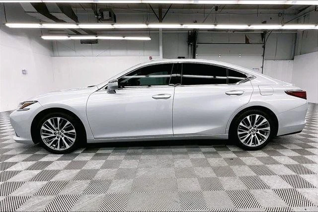 2021 Lexus ES 7th Gen - Image 12 of 18