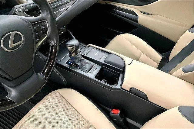 2021 Lexus ES 7th Gen - Image 15 of 18