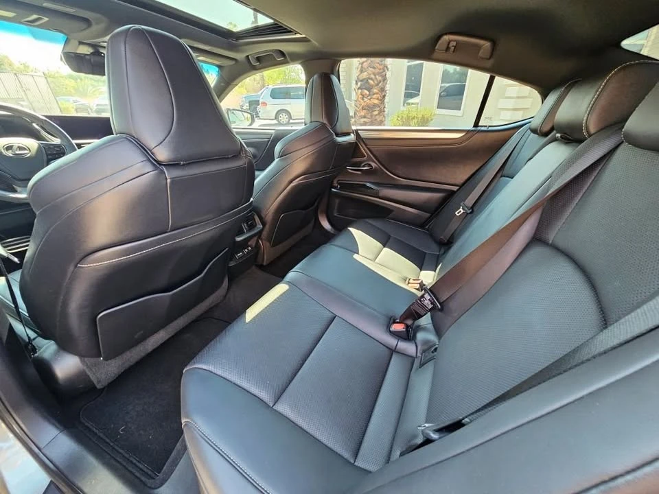 2021 Lexus ES 7th Gen - Image 13 of 15