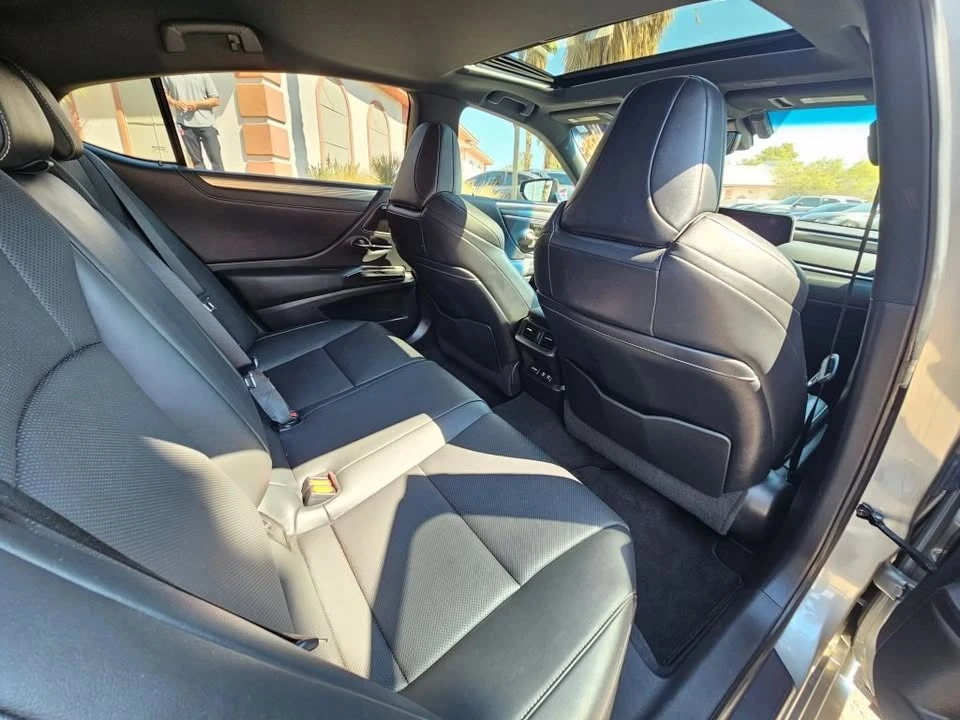 2021 Lexus ES 7th Gen - Image 12 of 15