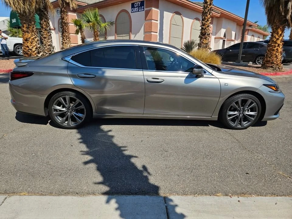 2021 Lexus ES 7th Gen - Image 2 of 15