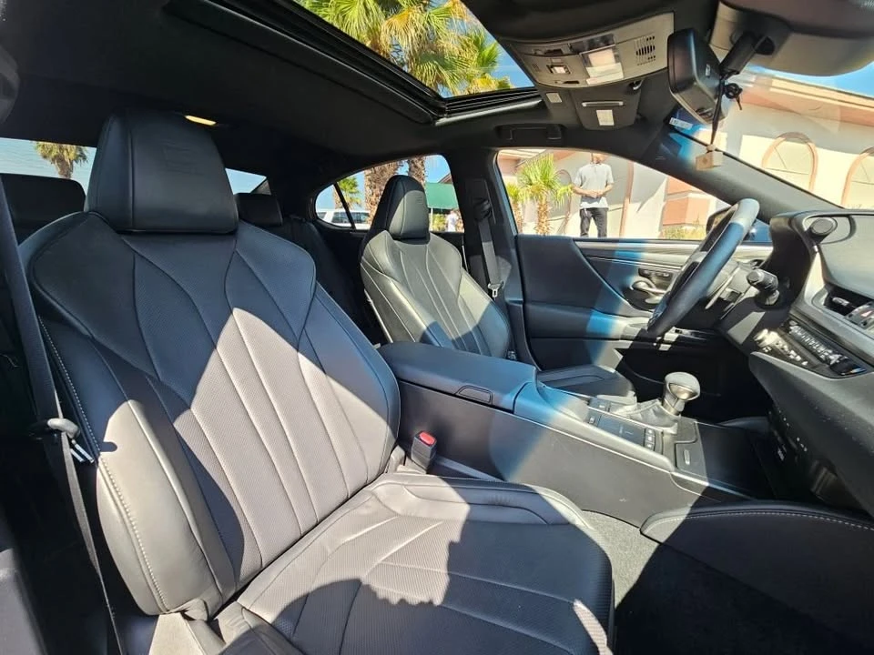 2021 Lexus ES 7th Gen - Image 11 of 15