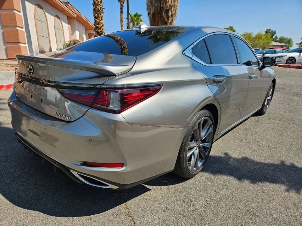 2021 Lexus ES 7th Gen - Image 8 of 15