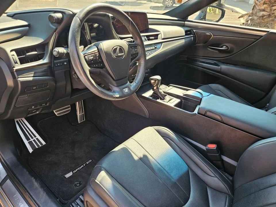 2021 Lexus ES 7th Gen - Image 9 of 15