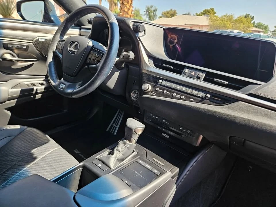 2021 Lexus ES 7th Gen - Image 14 of 15