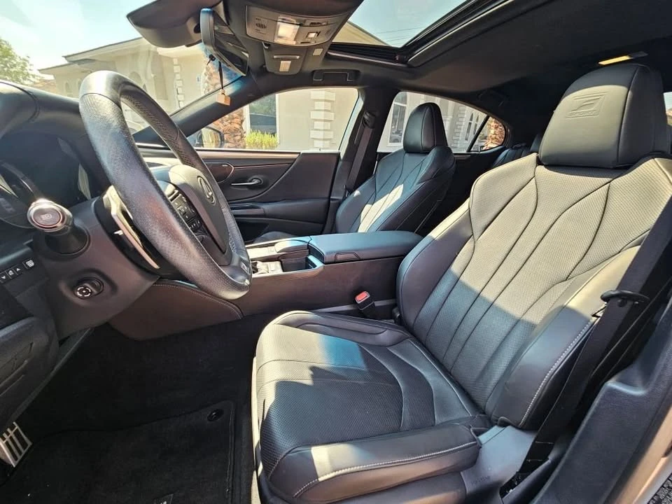 2021 Lexus ES 7th Gen - Image 10 of 15