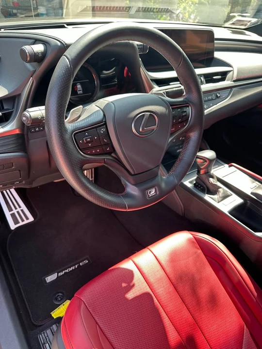 2021 Lexus ES 7th Gen - Image 11 of 20