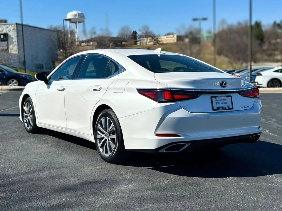 2021 Lexus ES 7th Gen - Image 3 of 20