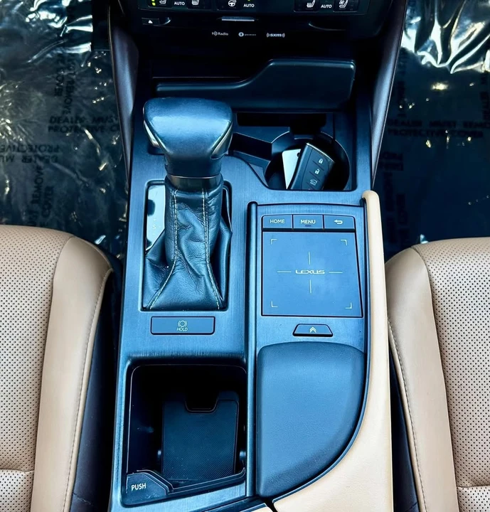 2021 Lexus ES 7th Gen - Image 14 of 20