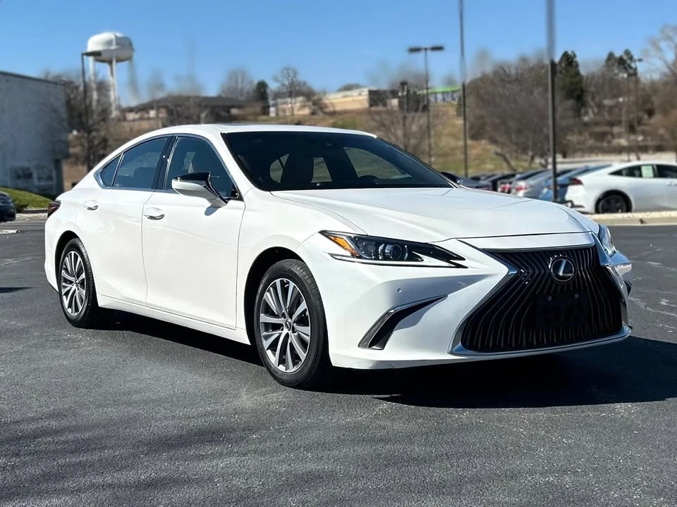 2021 Lexus ES 7th Gen - Image 7 of 20