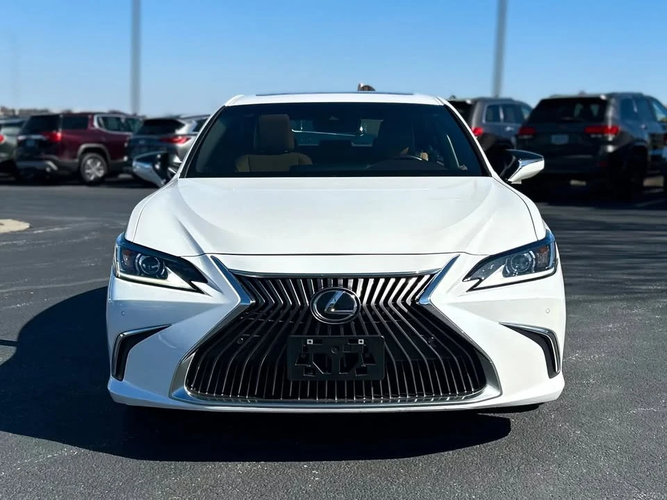 2021 Lexus ES 7th Gen - Image 8 of 20