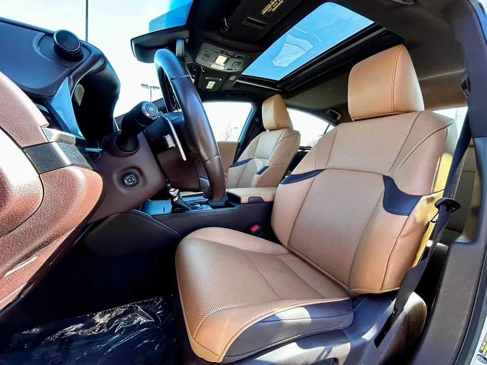 2021 Lexus ES 7th Gen - Image 9 of 20