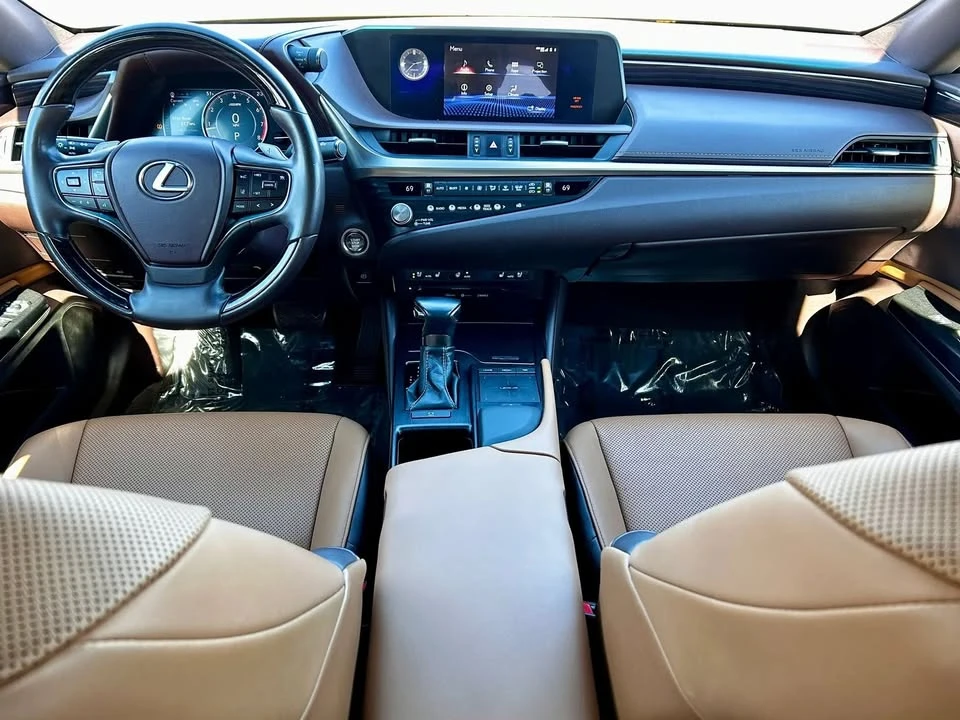 2021 Lexus ES 7th Gen - Image 16 of 20
