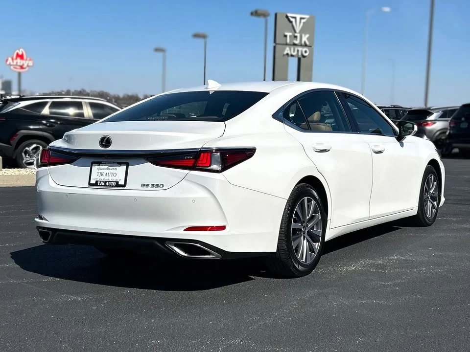 2021 Lexus ES 7th Gen - Image 5 of 20