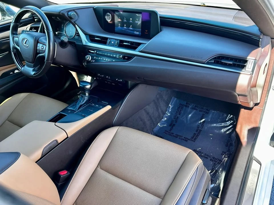2021 Lexus ES 7th Gen - Image 18 of 20