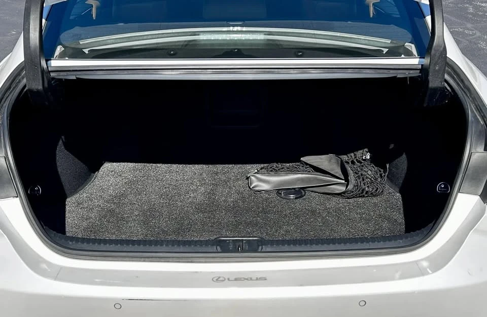 2021 Lexus ES 7th Gen - Image 17 of 20