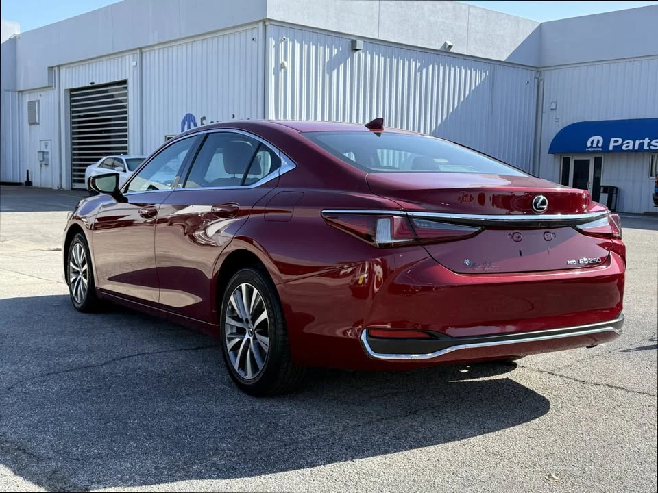 2021 Lexus ES 7th Gen - Image 4 of 4