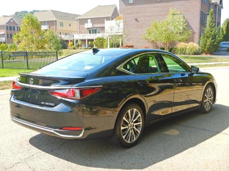 2021 Lexus ES 7th Gen - Image 8 of 20