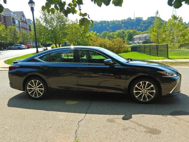 2021 Lexus ES 7th Gen - Image 10 of 20