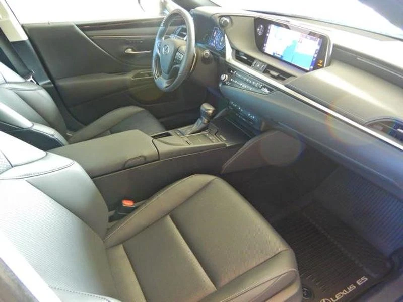 2021 Lexus ES 7th Gen - Image 15 of 20