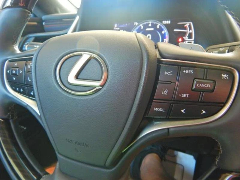 2021 Lexus ES 7th Gen - Image 16 of 20