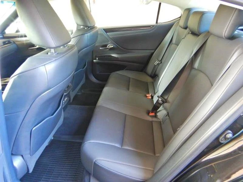 2021 Lexus ES 7th Gen - Image 13 of 20