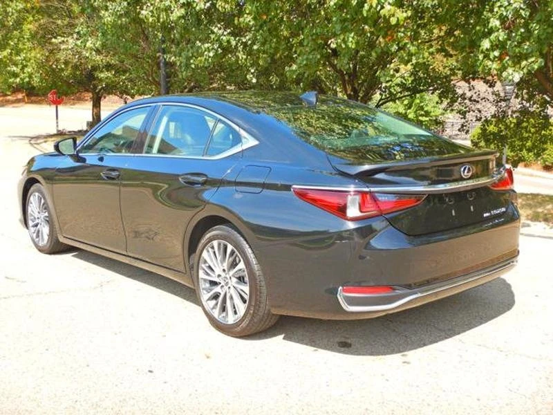 2021 Lexus ES 7th Gen - Image 9 of 20