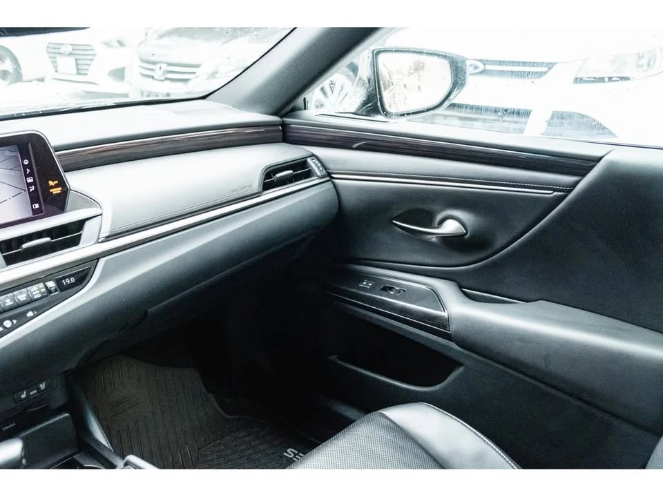 2021 Lexus ES 7th Gen - Image 20 of 20