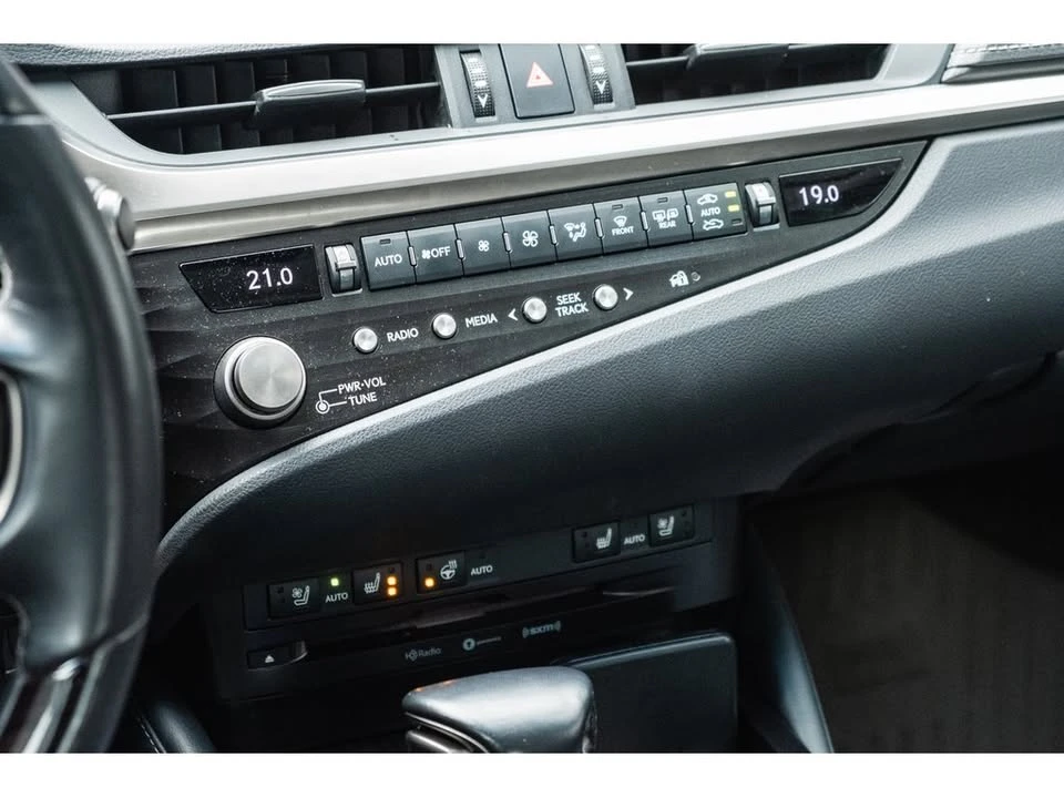 2021 Lexus ES 7th Gen - Image 15 of 20