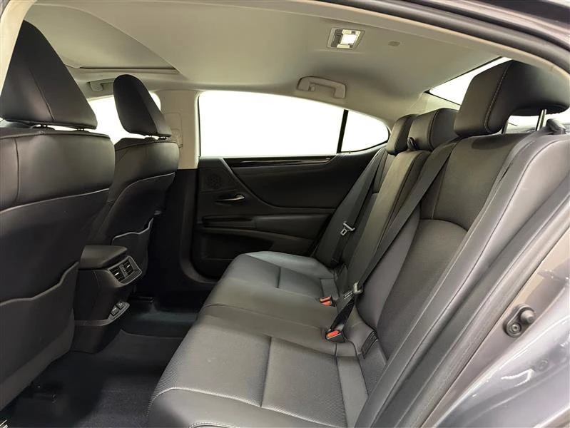2021 Lexus ES 7th Gen - Image 9 of 19