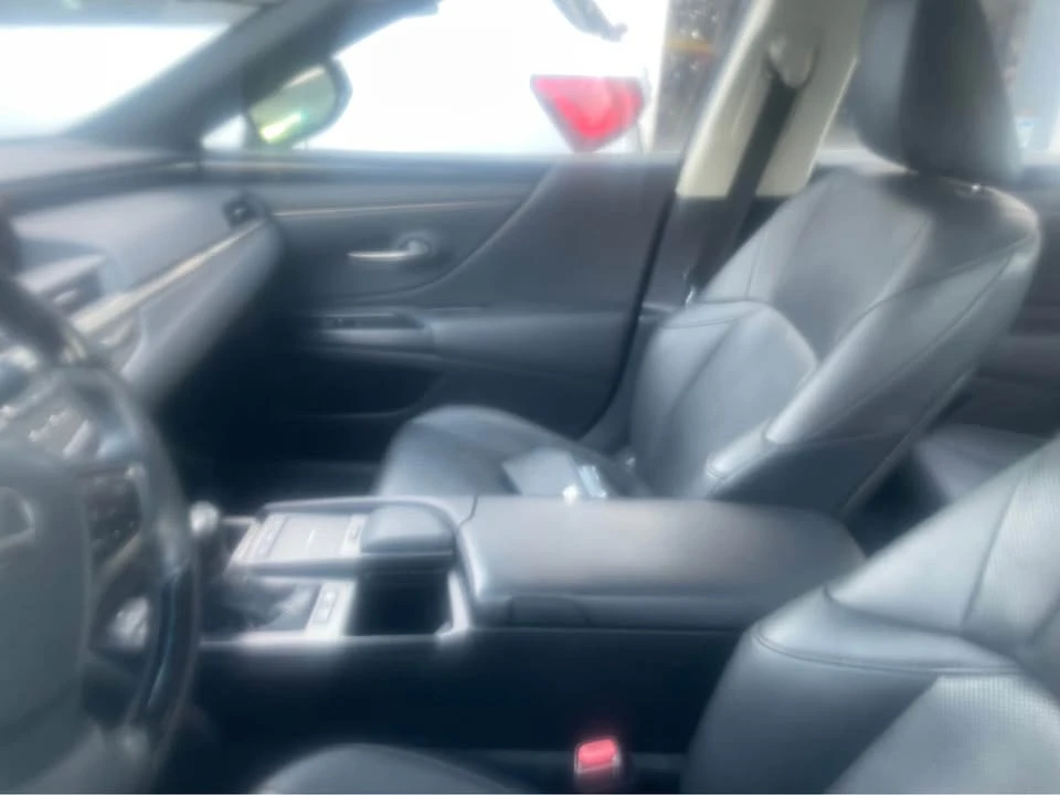 2021 Lexus ES 7th Gen - Image 4 of 5