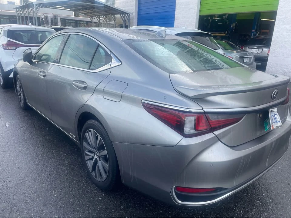 2021 Lexus ES 7th Gen - Image 2 of 5