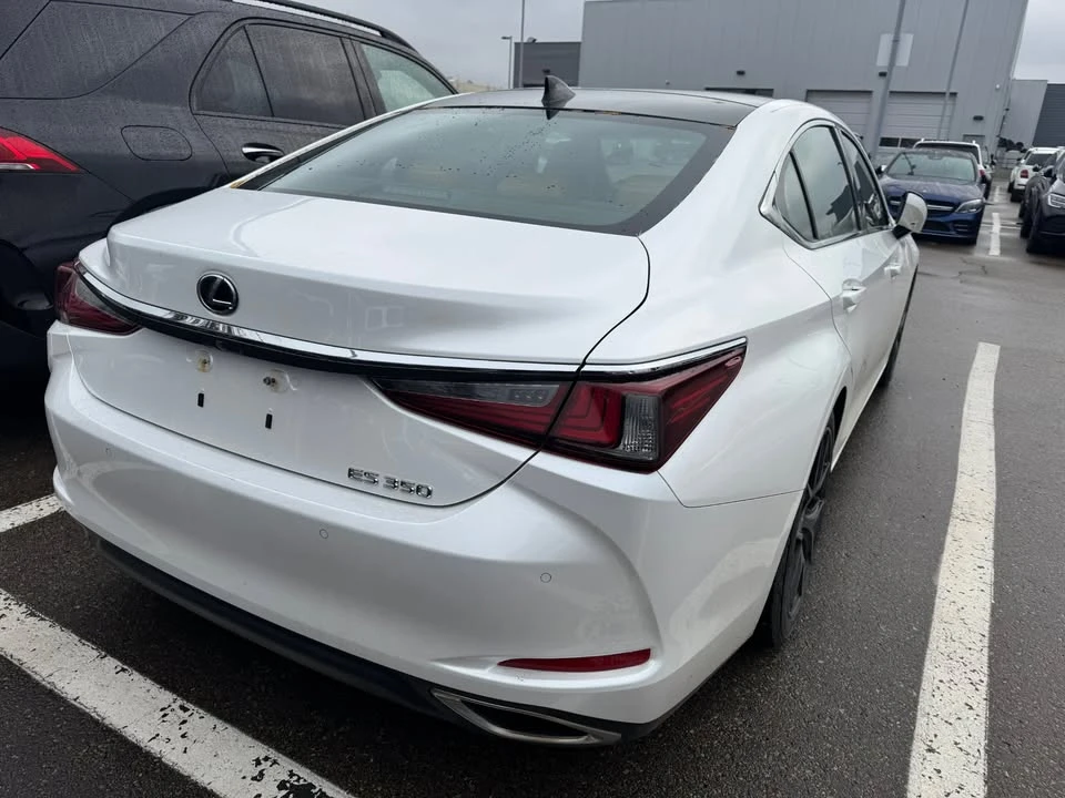 2021 Lexus ES 7th Gen - Image 3 of 8