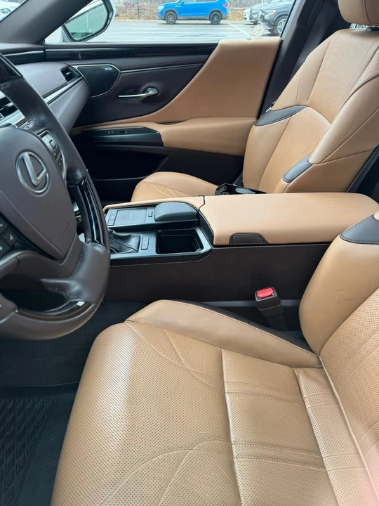2021 Lexus ES 7th Gen - Image 7 of 8