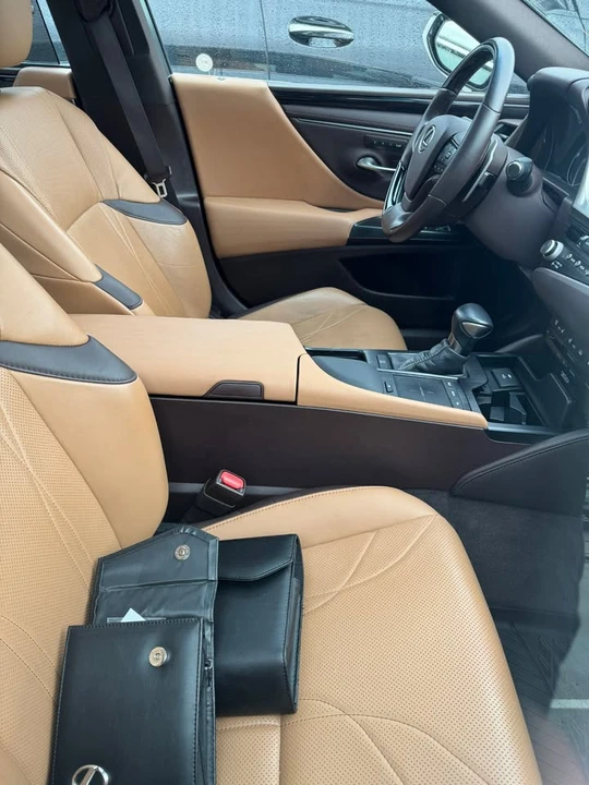 2021 Lexus ES 7th Gen - Image 8 of 8