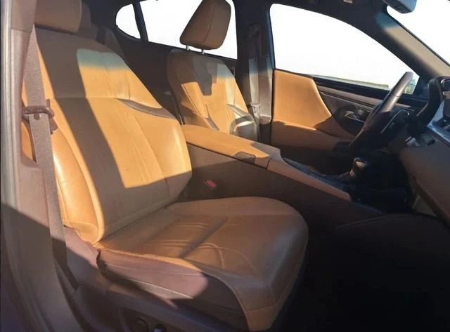 2021 Lexus ES 7th Gen - Image 7 of 12