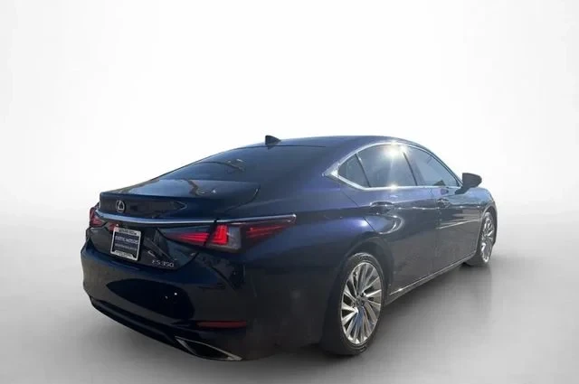 2021 Lexus ES 7th Gen - Image 2 of 12