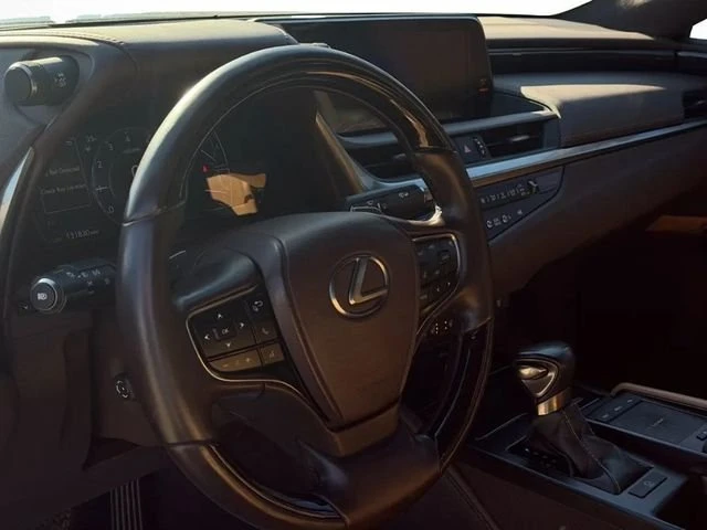2021 Lexus ES 7th Gen - Image 4 of 12