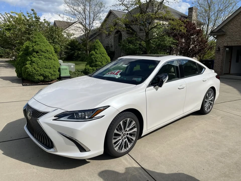 2021 Lexus ES 7th Gen - Image 3 of 4