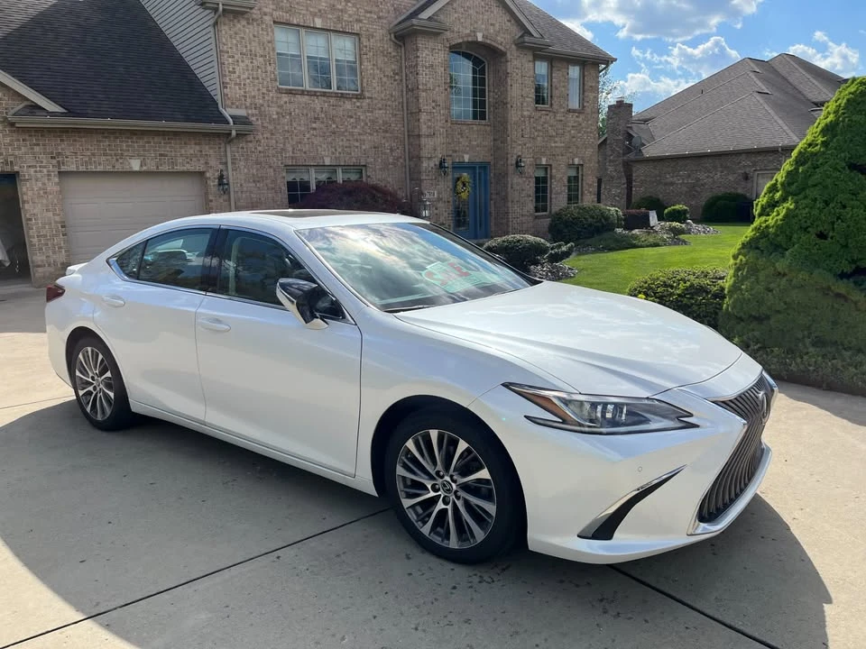 2021 Lexus ES 7th Gen - Image 2 of 4