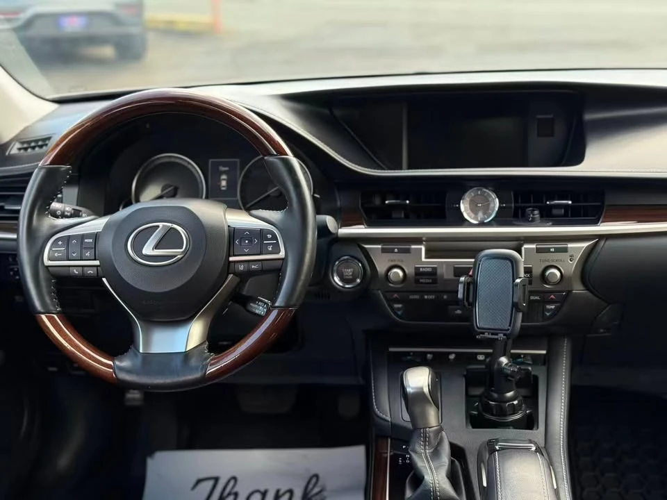 2021 Lexus ES 7th Gen - Image 12 of 17